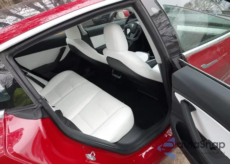 2018 Tesla Model 3 Long Range/Mid Range z USA, uszkodzony, nr VIN 5YJ3E1EA5JF167527